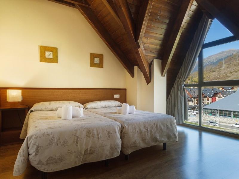 Apartamento familiar abuhardillado Aparthotel La Vall Blanca Vielha Vielha Apartamento familiar abuhardillado Aparthotel La Vall Blanca Vielha Vielha
