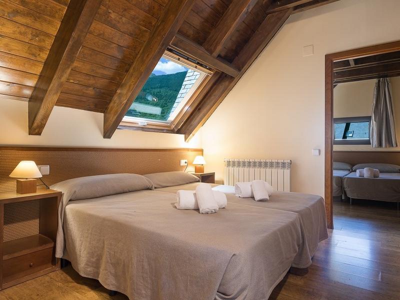 Apartamento familiar abuhardillado Aparthotel La Vall Blanca Vielha Vielha Apartamento familiar abuhardillado Aparthotel La Vall Blanca Vielha Vielha