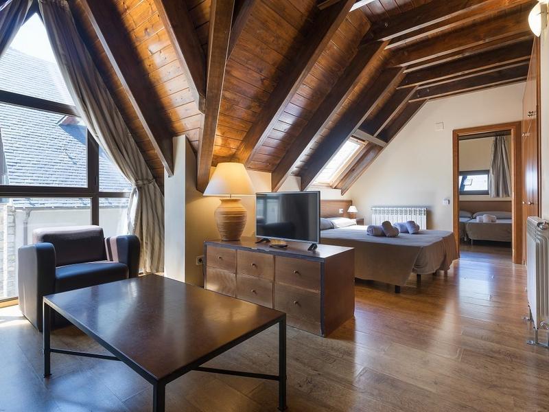 Apartamento familiar abuhardillado Aparthotel La Vall Blanca Vielha Vielha Apartamento familiar abuhardillado Aparthotel La Vall Blanca Vielha Vielha