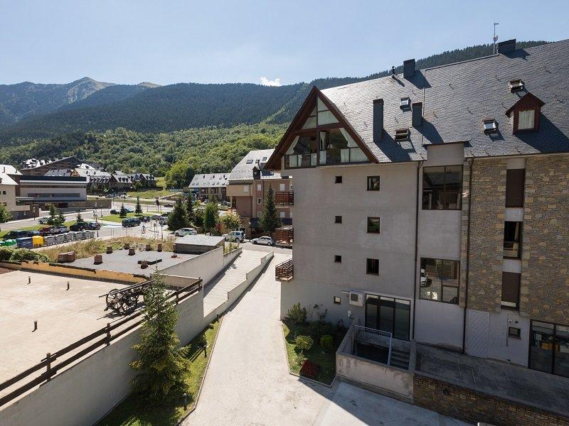 Acceso parking descubierto Aparthotel La Vall Blanca Vielha Vielha Acceso parking descubierto Aparthotel La Vall Blanca Vielha Vielha